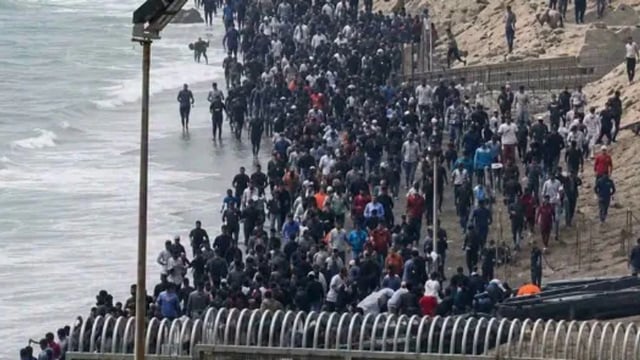 المغرب يكشف أسباب اندفاع المهاجرين إلى سبتة