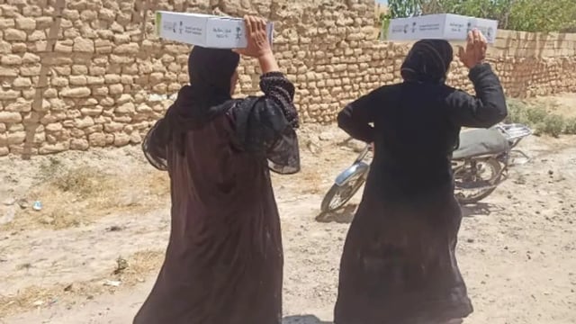 مركز الملك سلمان للإغاثة يوزع أكثر من 3300 كرتون تمر في محافظة الرقة بسوريا