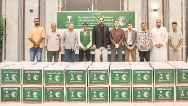 مركز الملك سلمان للإغاثة يدشن توزيع 7,200 سلة غذائية في ساحل حضرموت