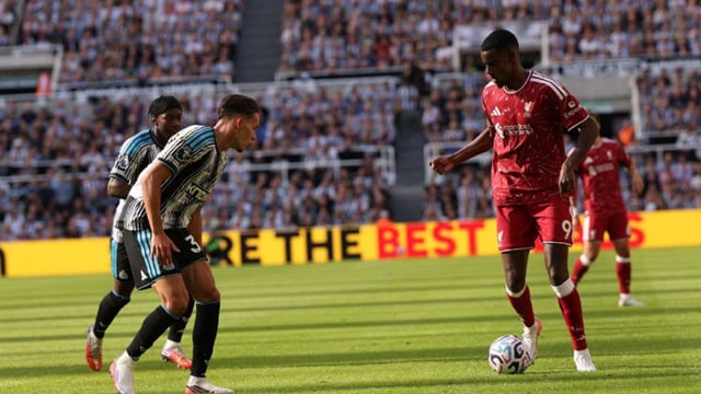ليفربول ونيوكاسل يفتتحان الدوري الإنجليزي بتعادل مثير 2-2