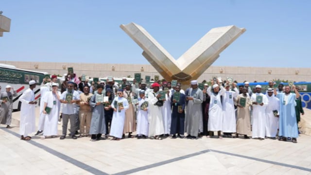 المشاركون في مسابقة الملك عبدالعزيز الدولية يزورون مجمع الملك فهد لطباعة المصحف الشريف