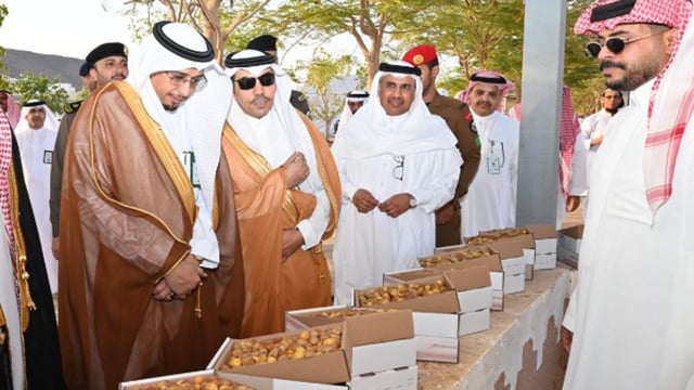 إقبال كبير من الزوار والأهالي على سوق رهاط الموسمي للتمور