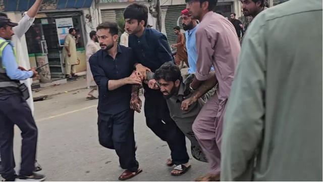 مقتل 15 شخصًا وإصابة 22 آخرين في هجوم انتحاري شمال باكستان