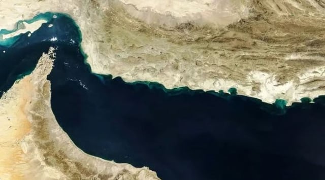«العربية»: الولايات المتحدة عرضت وقف الحصار ورفع العقوبات عن إيران مقابل فتح هرمز