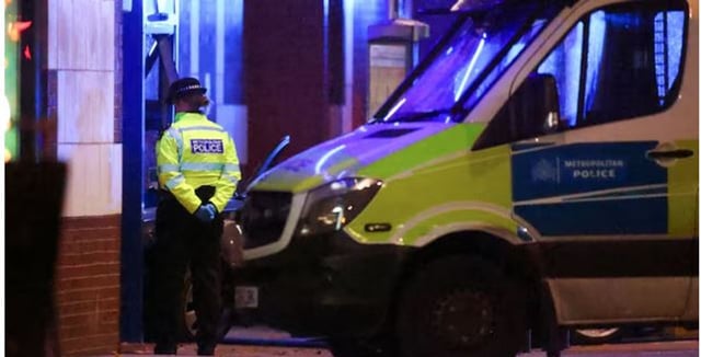 بريطانيا.. مصرع 7 أشخاص بينهم ظابط في حادث تصادم مع سيارة شرطة