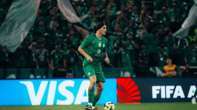 الأهلي يجدد عقد المدافع البرازيلي روجر إيبانيز حتى 2030