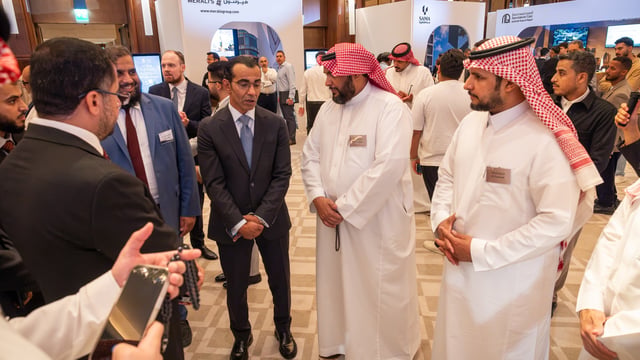 شراكات استراتيجية وزيارات رسمية في جناح العوالي العقارية في المعرض السعودي البريطاني للعقار