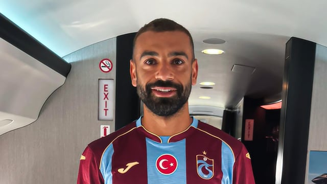 بالفيديو.. محمد صلاح بقميص طرابزون ويوجه رسالة لجمهور النادي