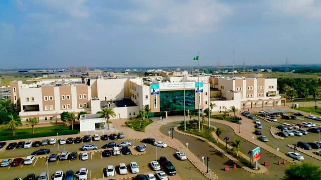 إجراء أول عملية لإزالة حصوات كلوية معقدة عن طريق الجلد بمستشفى الأمير محمد بن ناصر بجازان