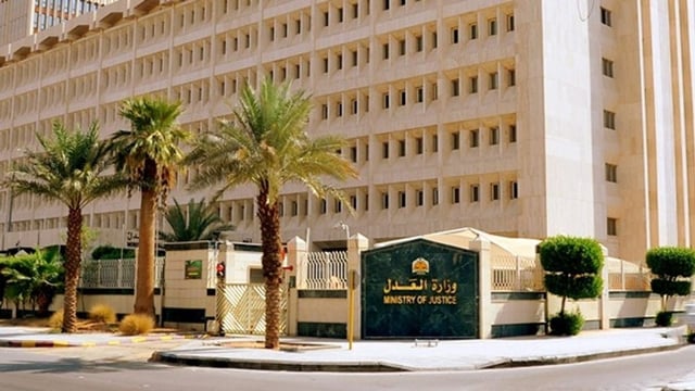 «التسوية المبكرة».. العدل تتيح تخفيض المطالبات المالية وتمديد السداد وتحديد الأقساط عبر «تاجر»