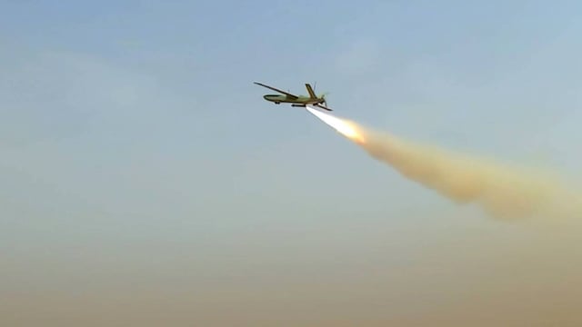 الحوثيون يجددون هجومهم على مأرب.. والجيش اليمني يسقط طائرة مسيرة