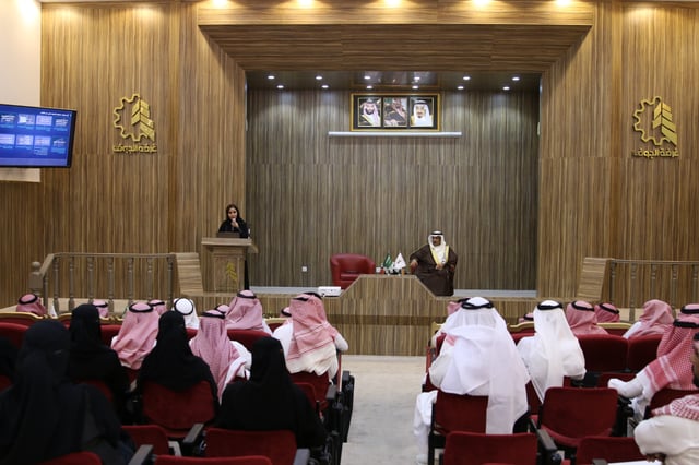 نائب وزير التجارة تجتمع برجال وسيدات الأعمال والمستثمرين بمنطقة الجوف وتقف على أعمال فرع الوزارة والمركز السعودي للتنافسية والأعمال