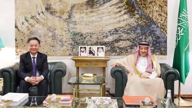 نائب وزير الخارجية يبحث مع مسؤول صيني العلاقات الثنائية والتطورات الإقليمية