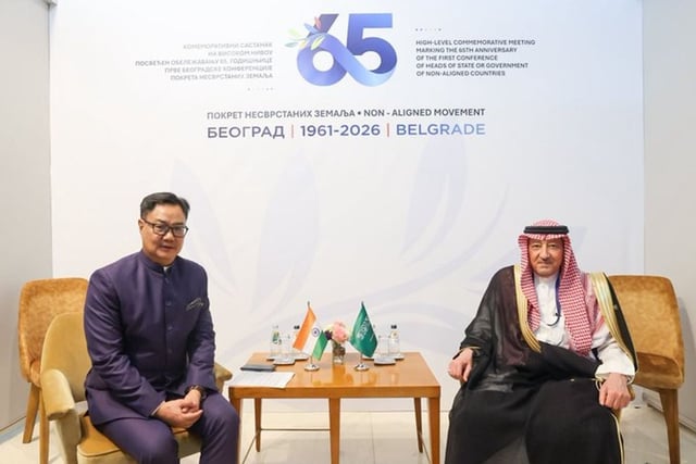 نائب وزير الخارجية يستعرض العلاقات الثنائية والقضايا المشتركة مع وزير هندي