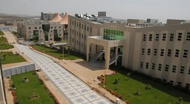 جامعة الملك خالد تُحول الدراسة إلى عن بُعد اليوم في أبها وخميس مشيط