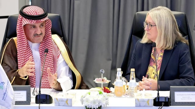 وزيرة المهارات البريطانية تشيد بالنموذج السعودي في جودة التعليم وتوظيف البيانات
