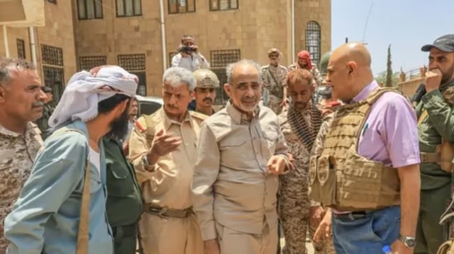 عضو «القيادة الرئاسي اليمني» يدخل الخطوط الأمامية بجبهات جبل حبشي والكدحة بمحافظة تعز