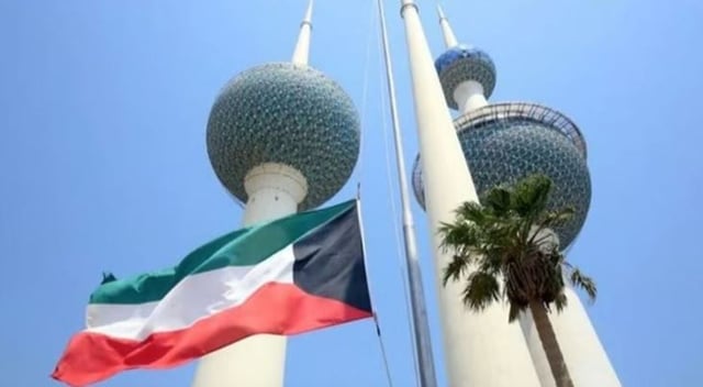 الكويت.. السيطرة على حريق في مجمع سكني استُهدف بمسيرة إيرانية معادية