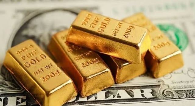 الذهب يهبط لأدنى مستوى منذ أكثر من 3 أسابيع.. والأونصة تسجل 4304 دولارات