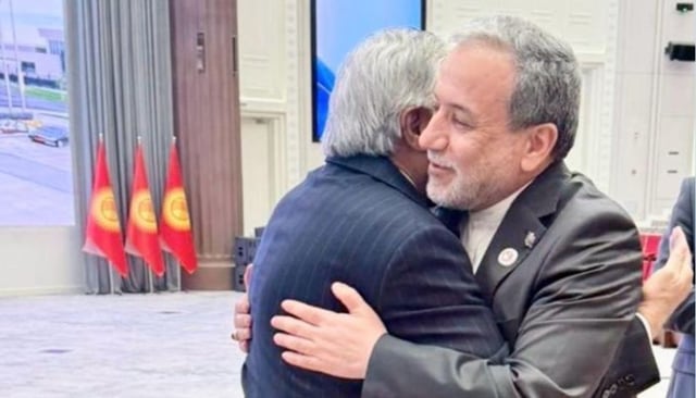وزير الخارجية الباكستاني يبحث مع نظيره الإيراني العلاقات الثنائية والتطورات الإقليمية