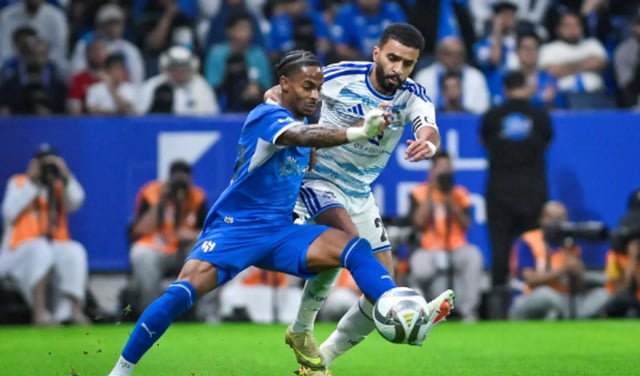 نيوم يتغلب على الهلال في الجولة السادسة من دوري المحترفين