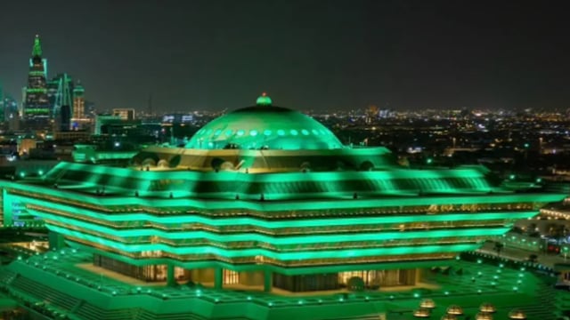 مبنى وزارة الداخلية يكتسي باللون الأخضر احتفاءً باليوم الوطني السعودي