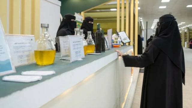خدمات زراعية وبحوث تطبيقية لدعم المزارعين في مهرجان الرطب بالجوف
