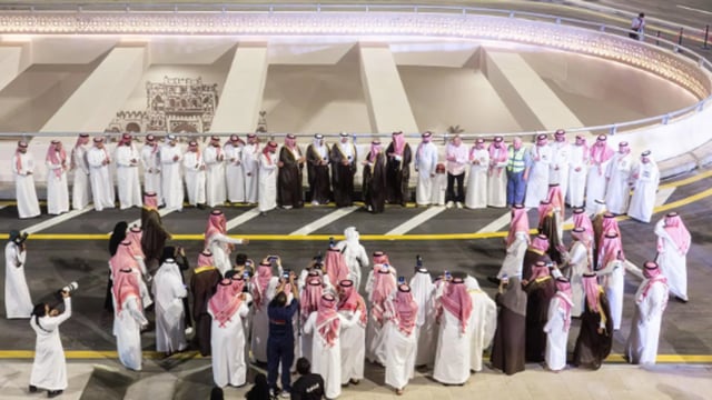 محافظ الأحساء يدشّن مشروع تقاطع طريق الملك عبدالله مع طريق الرياض