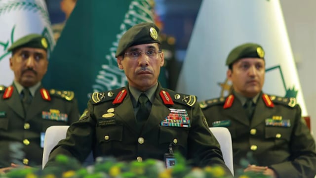 مدير عام الجوازات المكلف يشهد تخريج 648 خريجًا من الدورة التأهيلية للفرد الأساسي الـ49