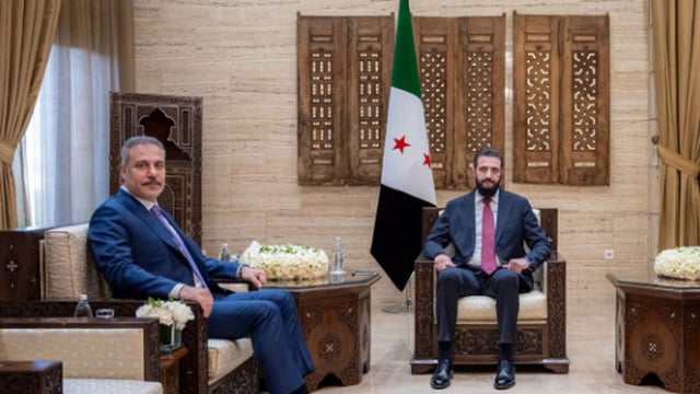 الرئيس السوري ووزير الخارجية التركي يناقشان المستجدات الإقليمية في دمشق