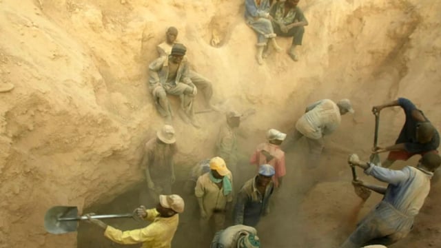 ارتفاع عدد قتلى منجم للتعدين الأهلي في السودان إلى 82 عاملاً