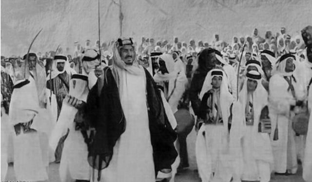 العرضة السعودية.. إرثٌ وطني تتوارثه الأجيال وتختصر في إيقاعها وخطواتها معاني العز والوحدة