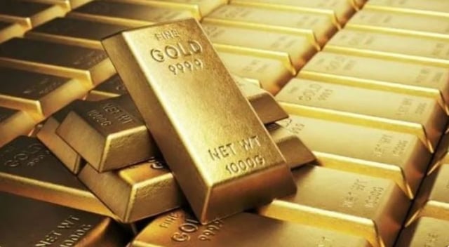 الذهب عند أعلى مستوى في أسبوع مع تراجع أسعار النفط