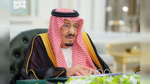خادم الحرمين يندد بمحاولة ميليشيا الحوثي استهداف مكة ويشيد بدور القطاعات العسكرية والأمنية