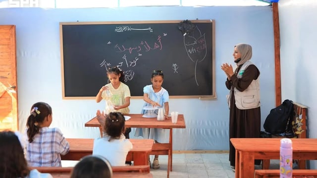 بدعم من المملكة.. مدرسة مكة تستقبل طالباتها مع بداية العام الدراسي في جنوب غزة