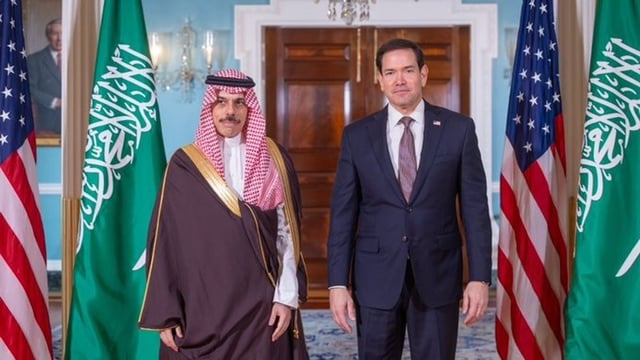 وزير الخارجية يبحث مع نظيره الأمريكي أمن الملاحة في هرمز وباب المندب وتطورات اليمن
