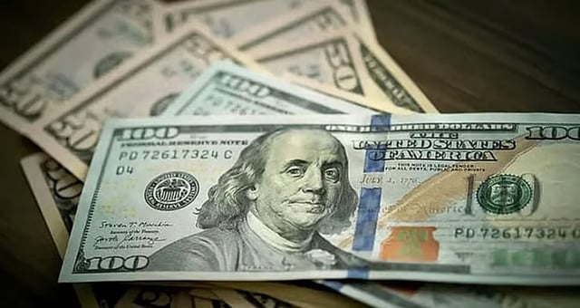 تراجع الدولار قبيل صدور تقرير مهم عن الوظائف بالولايات المتحدة والين يحافظ على مكاسبه