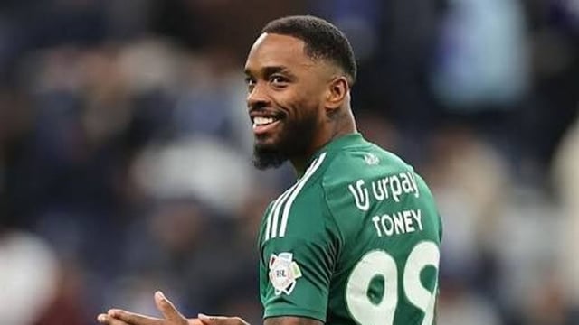 إيفان توني يقود هجوم الأهلي أمام القادسية