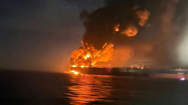 الحرس الثوري الإيراني: انفجار ناقلة نفط بعد اصطدامها بألغام جنوب مضيق هرمز