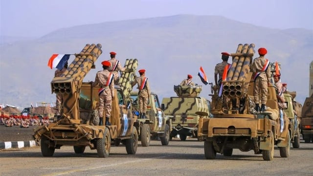 القوات المسلحة اليمنية توسع مكاسبها.. والحوثيون يردون باستهداف المدنيين