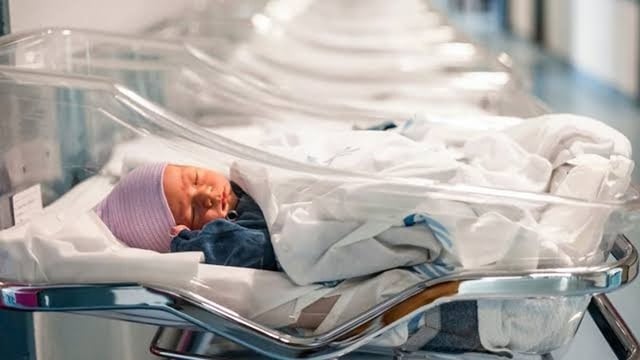 الولايات المتحدة تفرض قيودا على «سياحة الولادة»
