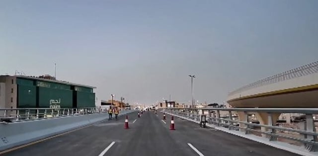 بدء الحركة المرورية على جسر طريق الثمامة الجديد صباح الجمعة بعد إنجازه خلال 6 أشهر