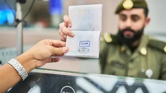 تفاصيل خدمة أبشر سفر للزوار.. المستفيدون وخطوات إتمامها إلكترونيا