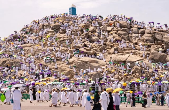"الشؤون الإسلامية" تعزز حضورها التوعوي في جبل الرحمة لخدمة ضيوف الرحمن
