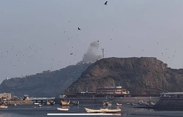 "العربية": رئيس وزراء اليمن والحكومة بخير بعد استهداف قصر معاشيق في عدن
