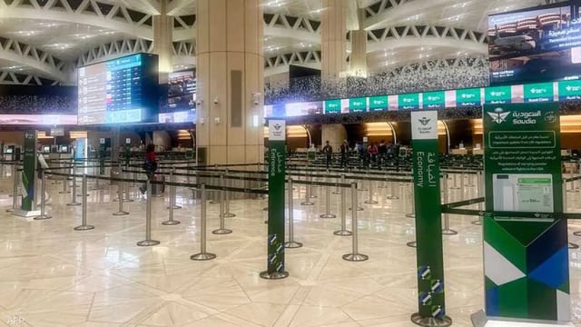 الخارجية المصرية تعلن إصابة خمسة مواطنين في هجوم مطار الملك خالد بالرياض