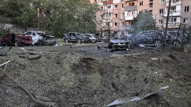 مقتل 12 بينهم 3 أطفال في هجوم روسي على زابوريجيا الأوكرانية