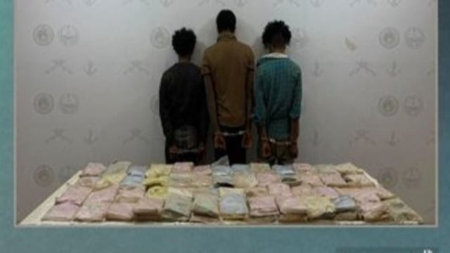 القبض على مواطن و3 مقيمين إثيوبيين لتهريبهم الحشيش والقات بجازان وعسير