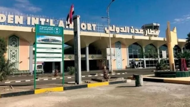 استهداف مطار عدن بصاروخ باليستي من مليشيا الحوثي وتصاعد المعارك شمال وجنوب تعز