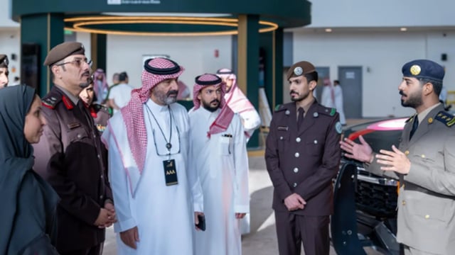 قائد القوات الخاصة للأمن البيئي يزور معرض الصقور والصيد السعودي 2026